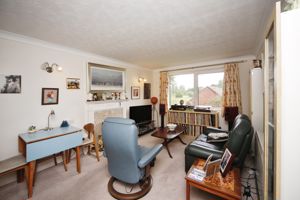 LIVING ROOM- click for photo gallery